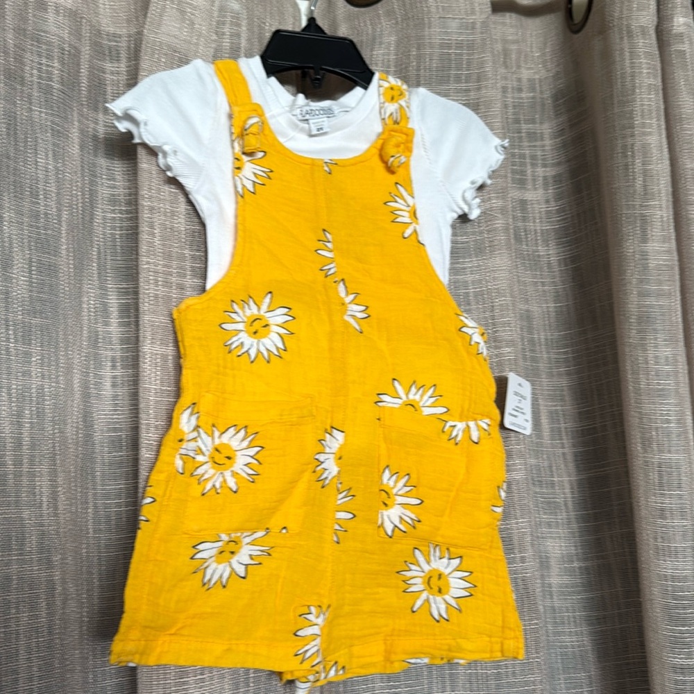New 2pc Flapdoodles Yellow / White short jumper w/white t-shirt. So Adorable! 🌻